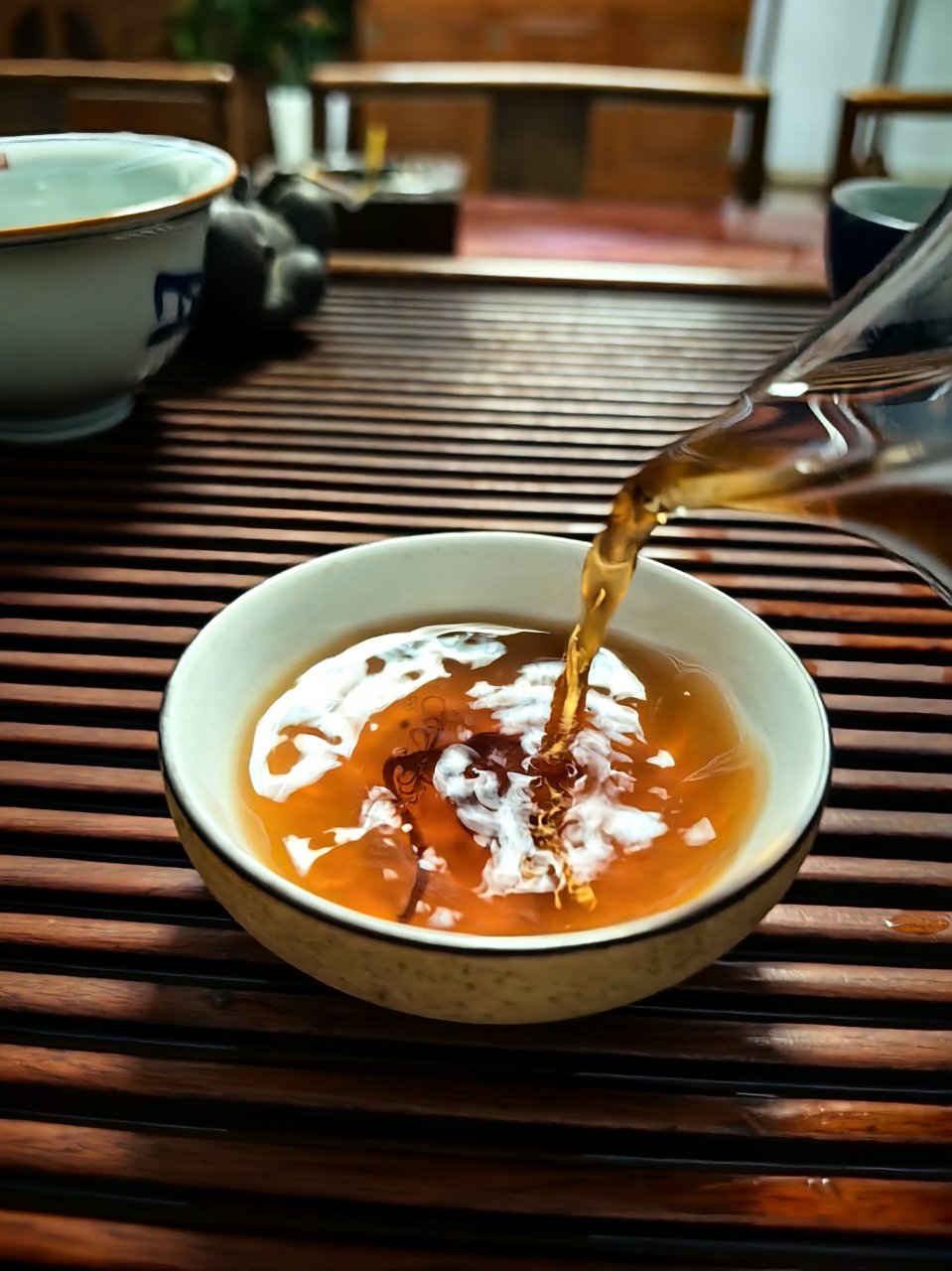 老茶煮饮法:白茶与普洱的冬日暖饮