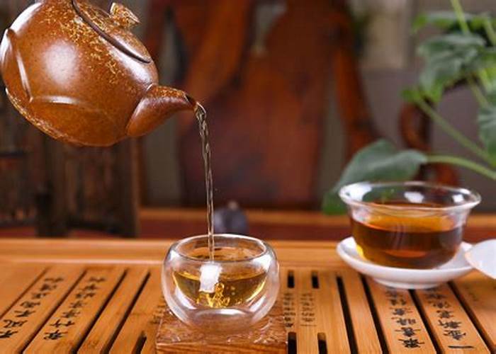 品茗杯与闻香杯:唇齿间的器物美学