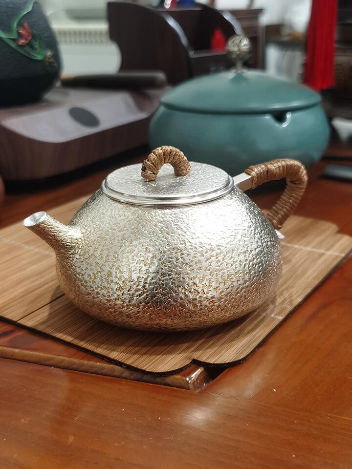 银壶铁壶的保养：防氧化与除锈